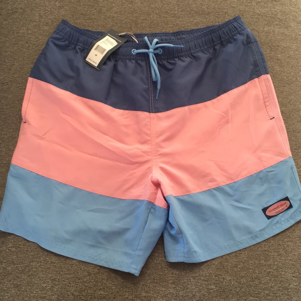 Vineyard Vines Men’s Swimsuit Size M - NWT!